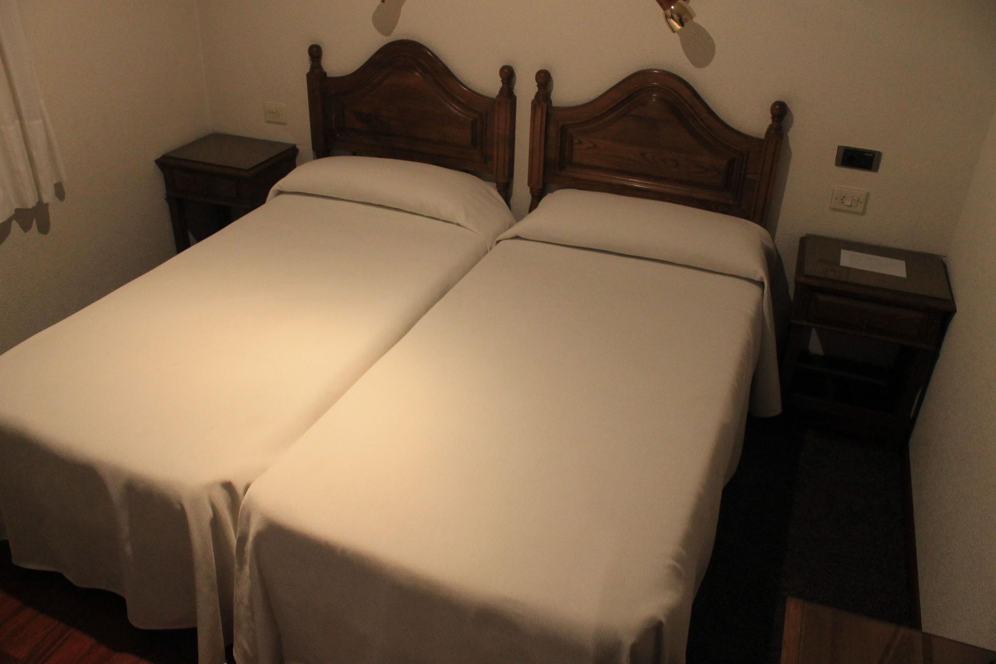 Hotel Los Perales Puebla de Sanabria Exteriör bild