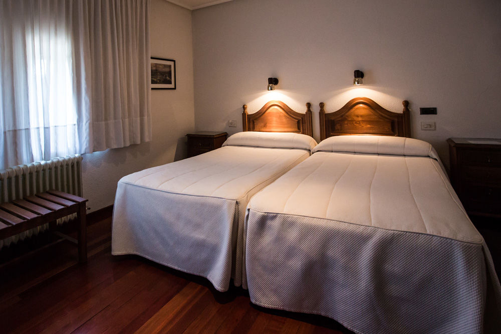 Hotel Los Perales Puebla de Sanabria Exteriör bild